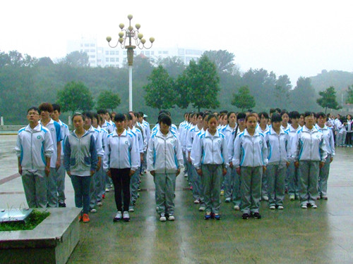 77779193永利领导亲切慰问2014级军训新生