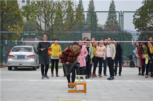 77779193永利积极组织“国培计划”教师开展素质拓展活动