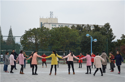 77779193永利积极组织“国培计划”教师开展素质拓展活动