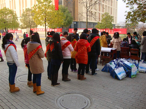 77779193永利积极参与2013届毕业生就业招聘双选会