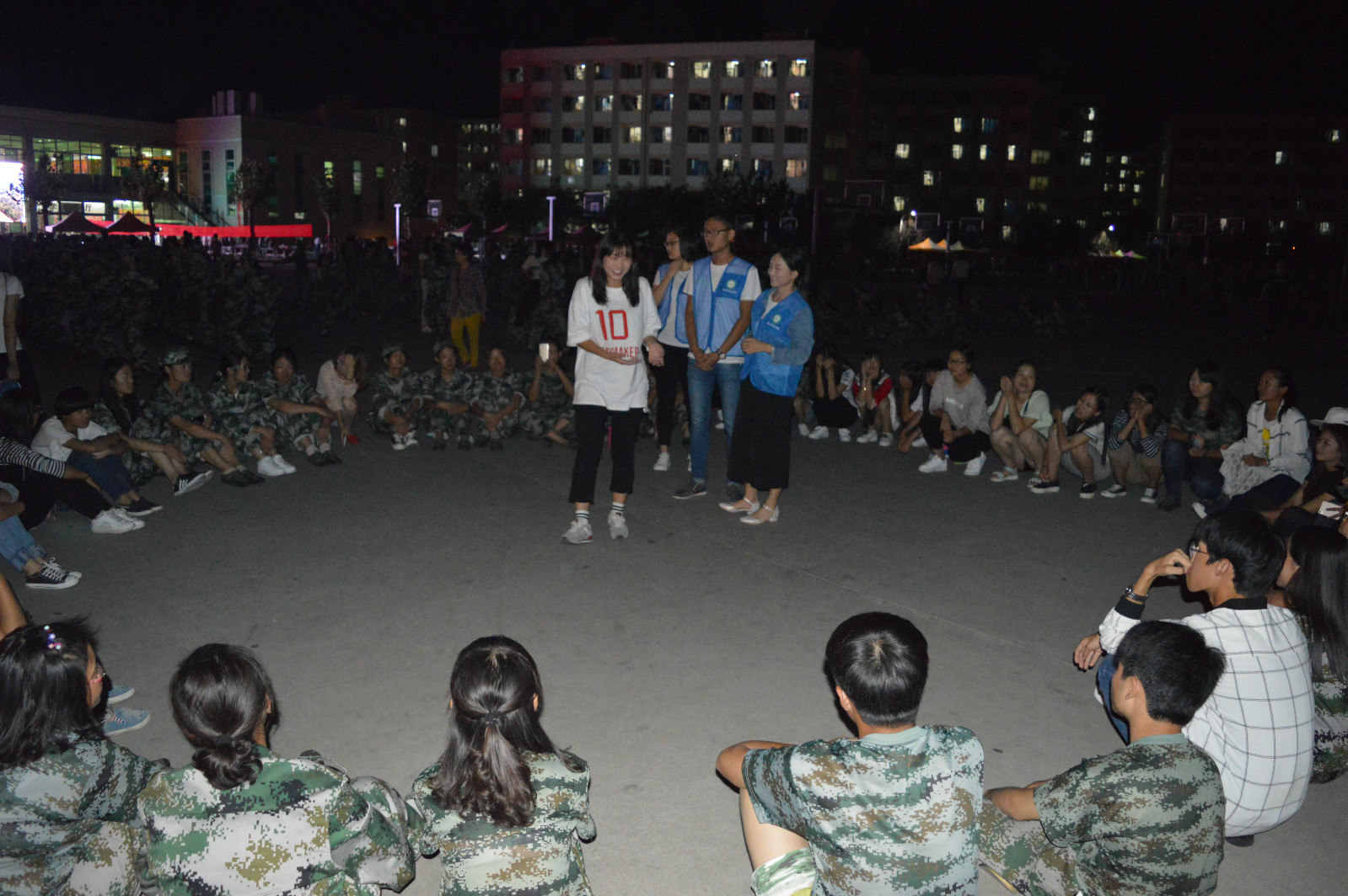 77779193永利积极组织新生开展心理素质拓展活动