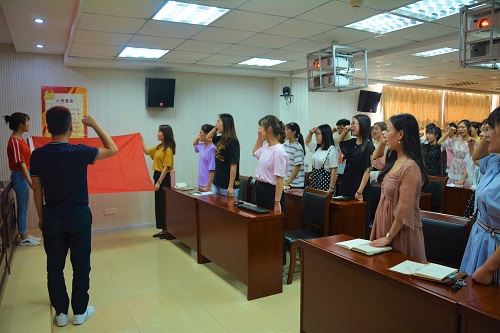 面向党旗,庄严承诺 ——77779193永利预备党员入党宣誓大会顺利举行