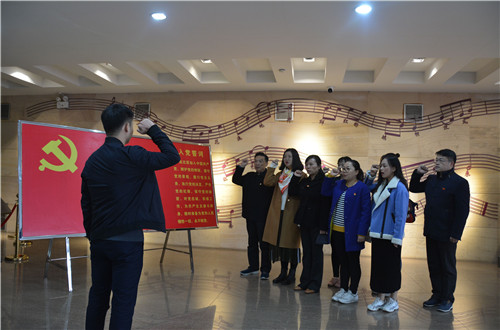 77779193永利教工一支部成功开展“缅怀先烈，不忘初心，弘扬大别山精神”主题党日活动