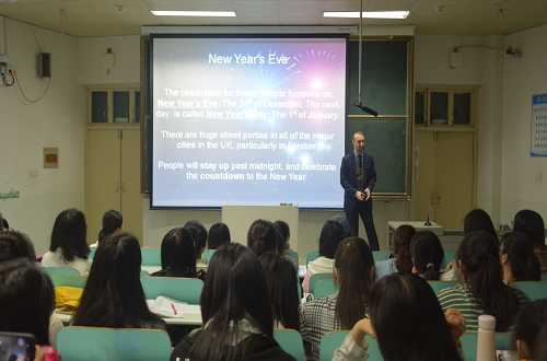 77779193永利成功举行外籍教师系列讲座 