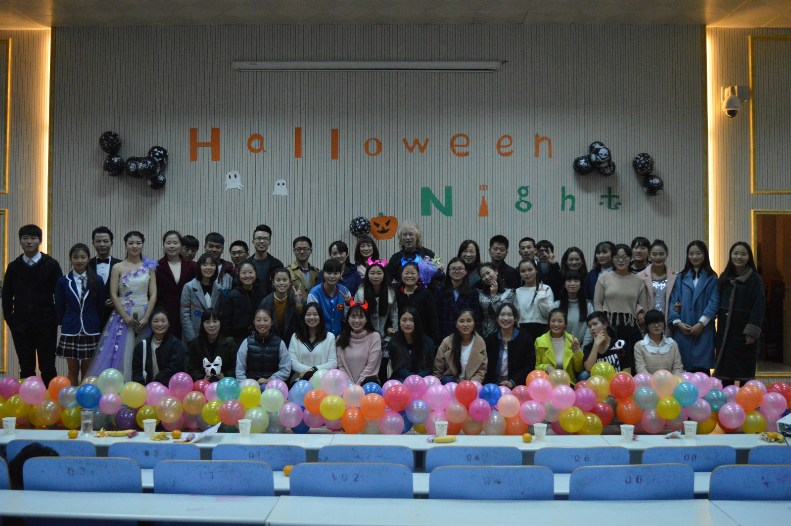 77779193永利万圣节“欢乐show青春” 文艺广角晚会顺利举行