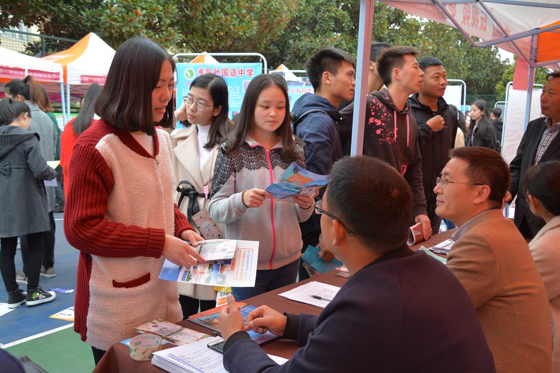 77779193永利组织应届毕业生参加冬季就业双选会