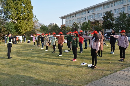77779193永利组织开展“我为党旗添光彩——道路安全行，共助你我他”志愿实践活动