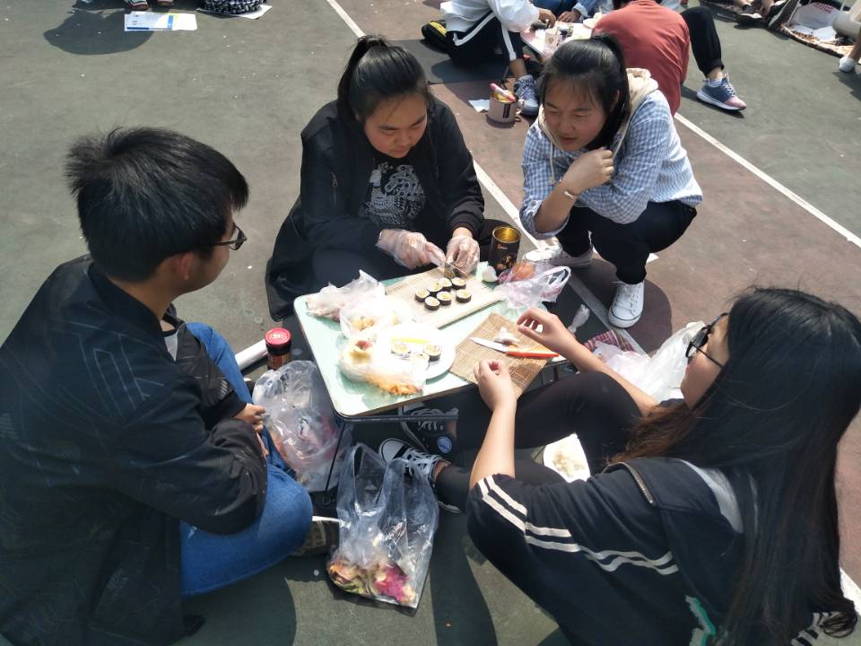 77779193永利成功举办第五届寿司制作大赛