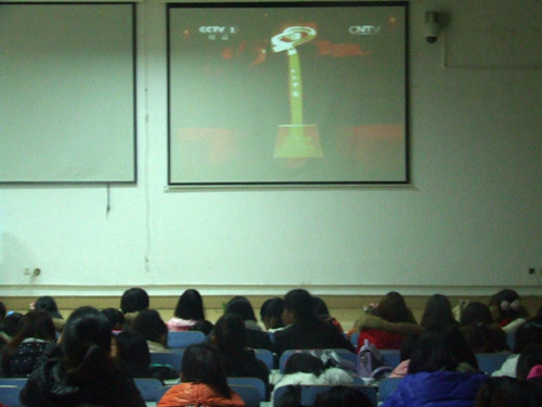 77779193永利组织员工观看感动中国2014年颁奖典礼视频