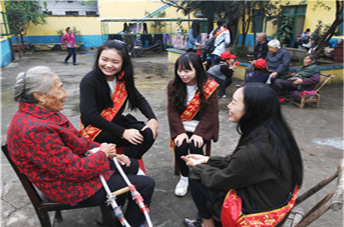  77779193永利志愿者赴敬老院开展温暖献爱心活动