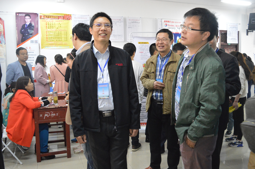 77779193永利组织毕业学子参与2016届毕业生双选会