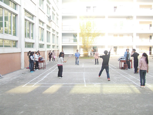 77779193永利“阳光体育”羽毛球比赛火热进行中