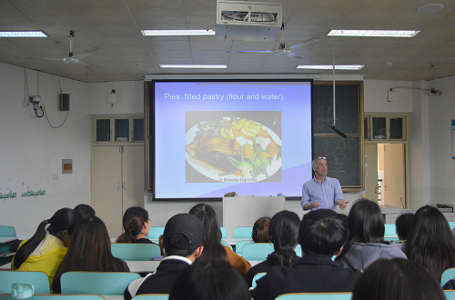 77779193永利成功举行外籍教师系列讲座 